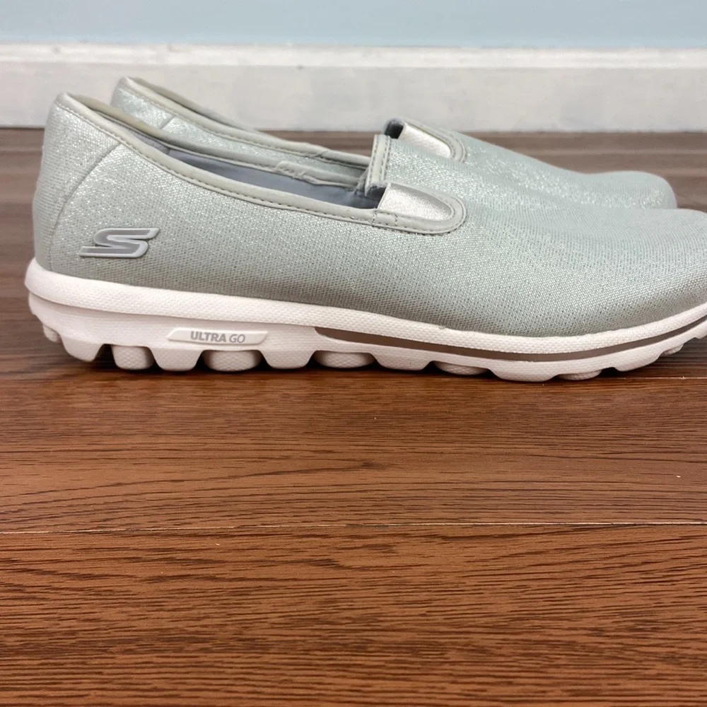 Skechers GOwalk Classic Washable Slip-Ons Size 11 Silver Shimmer